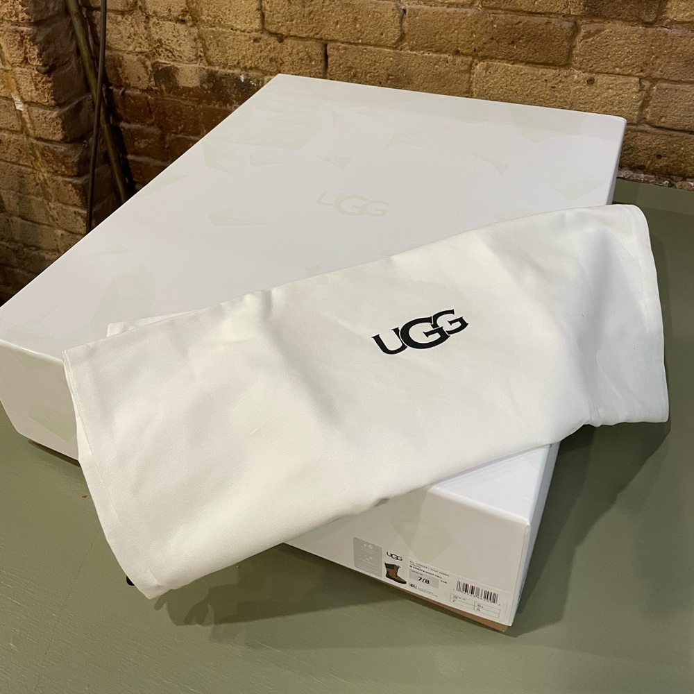 UGG boot box with dust bag